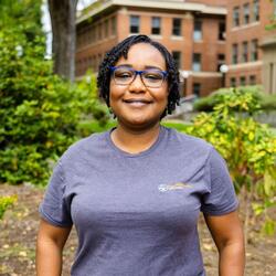 Reiman Abakar, a Black woman in a gray shirt